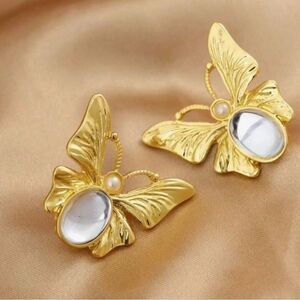 Gold Butterfly Earrings Q313